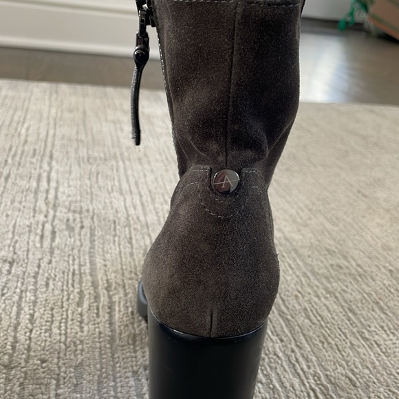 Aquatalia Size 8 solid platform heeled waterproof boots - Picture 2 of 4